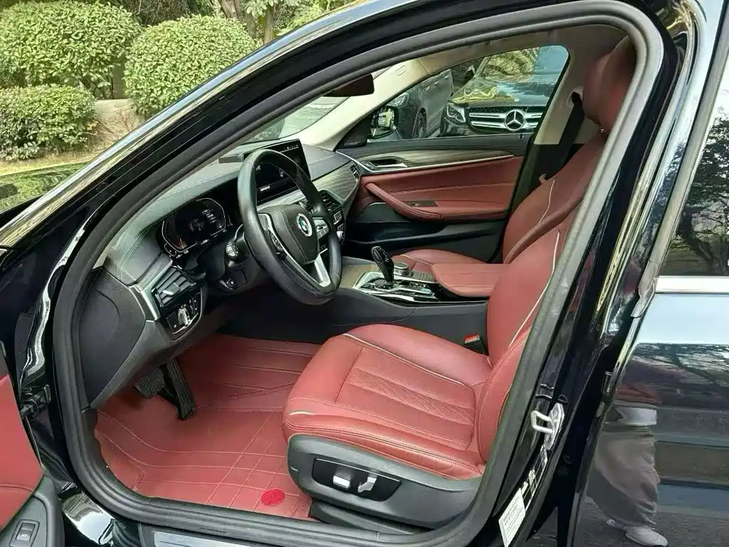 BMW 5 Series — миниатюра 6