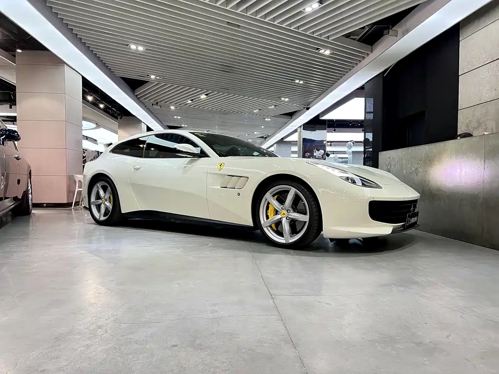 Ferrari GTC4Lusso 2017 3.9T V8
