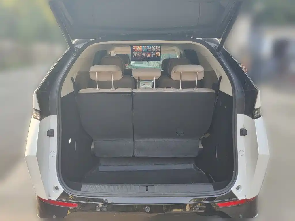 XPeng X9 — миниатюра 15