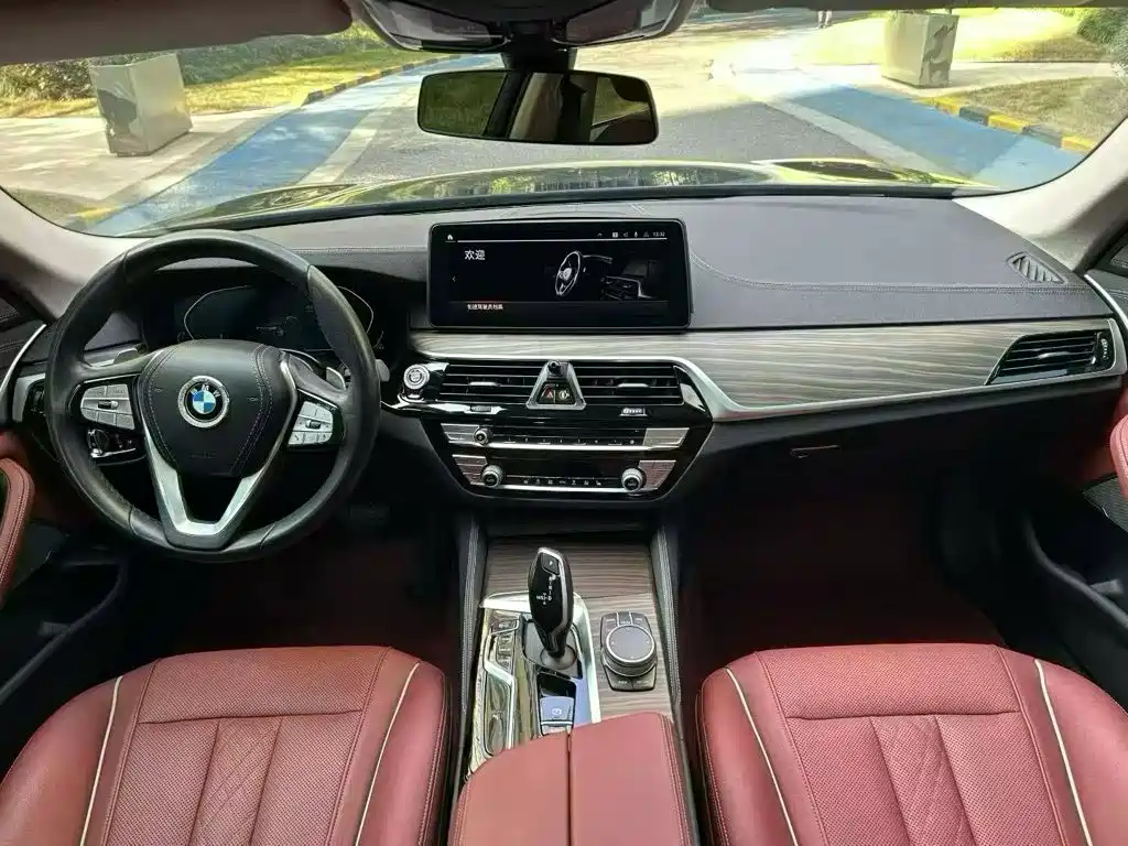 BMW 5 Series — миниатюра 8