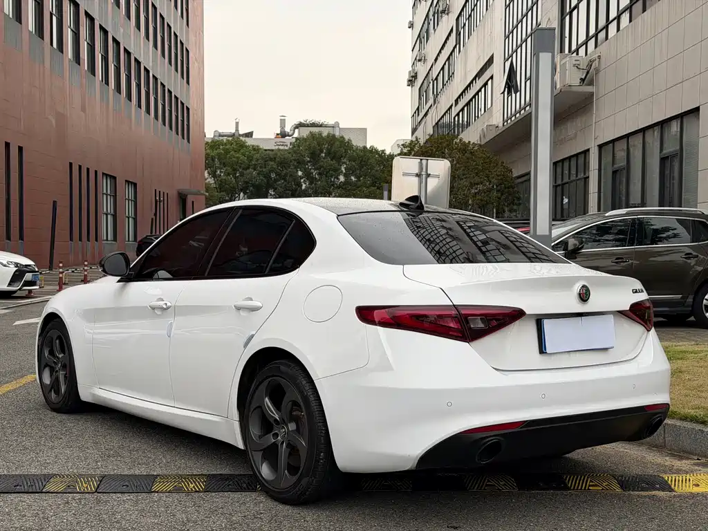 Alfa Romeo Giulia — миниатюра 18