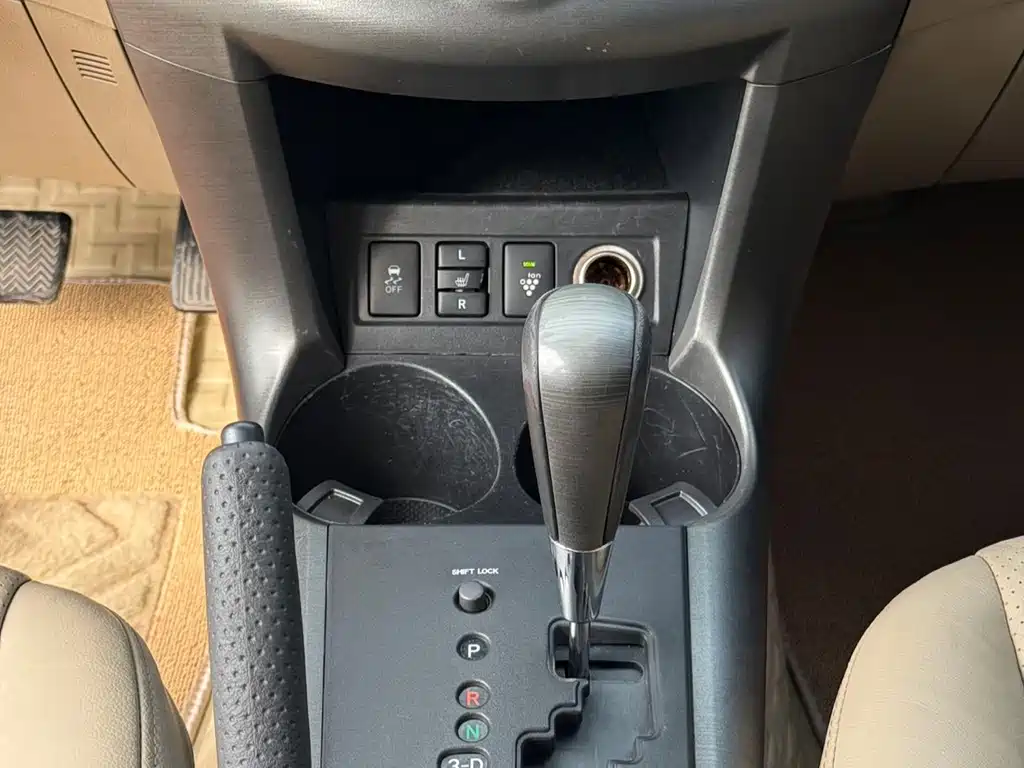 Toyota RAV4 — миниатюра 7