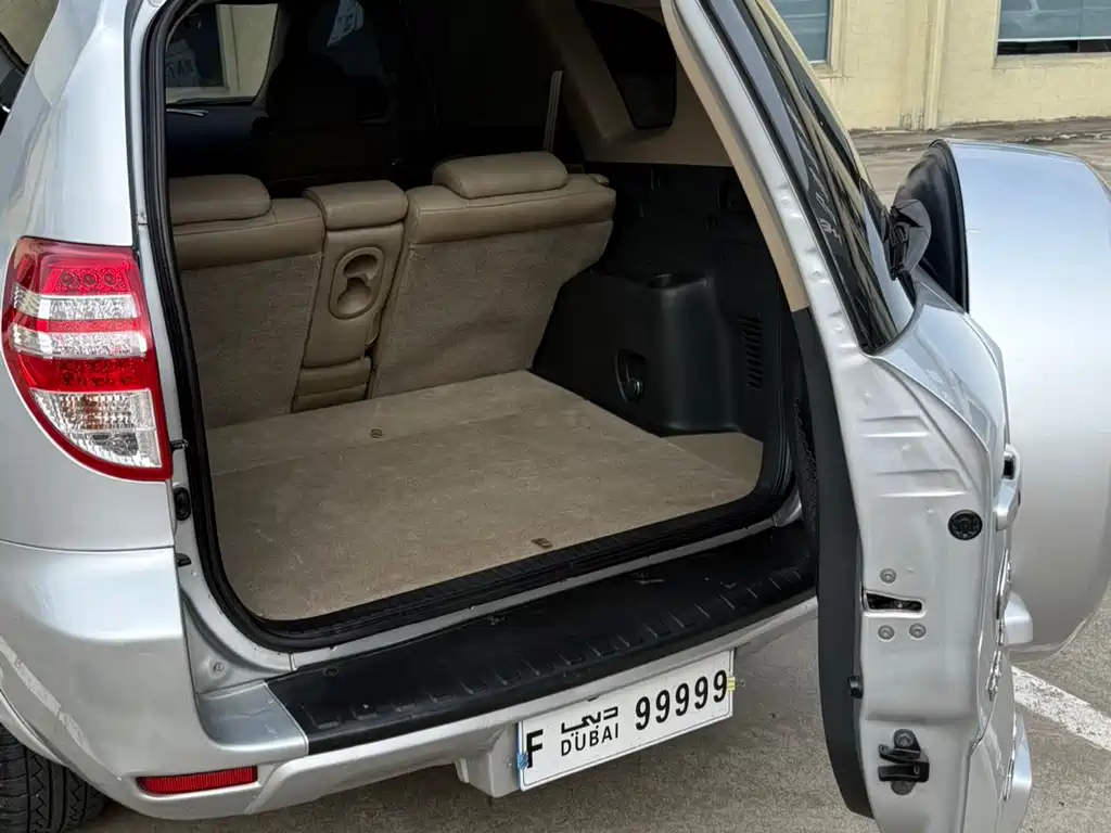 Toyota RAV4 — миниатюра 8