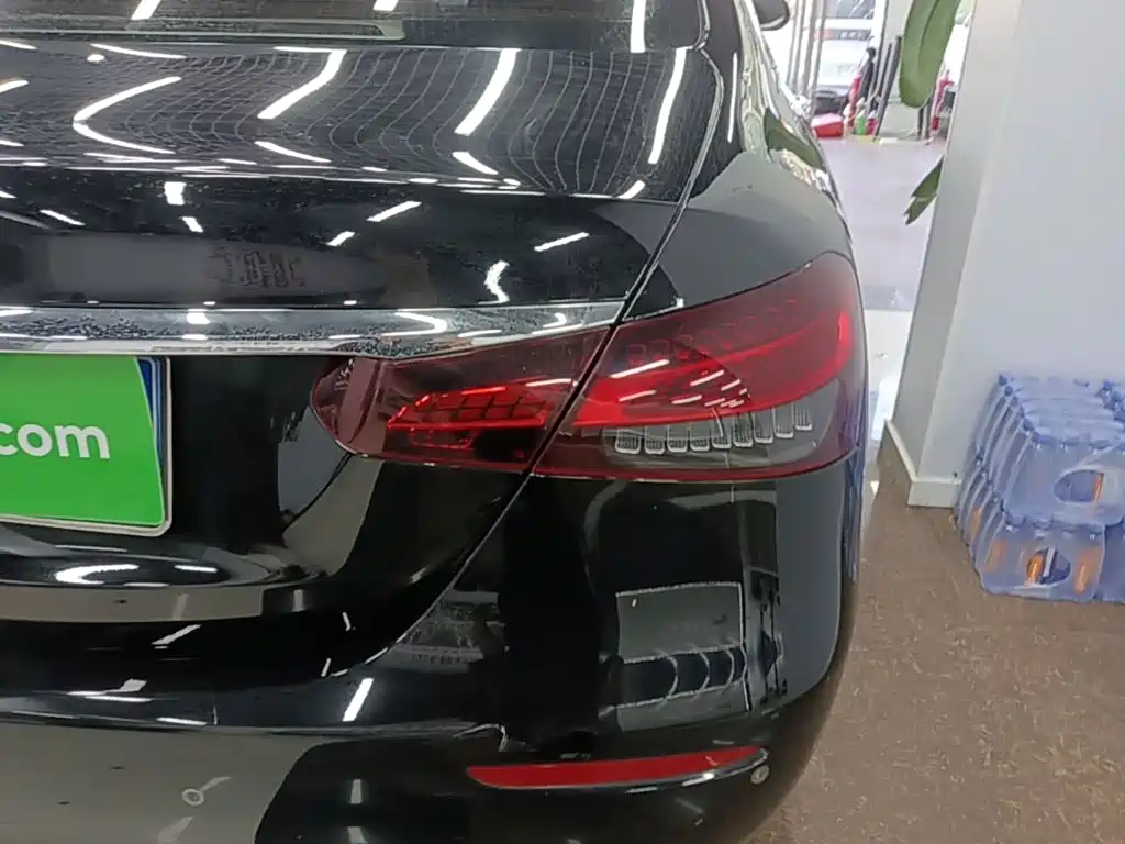 Mercedes-Benz E-Class — миниатюра 8