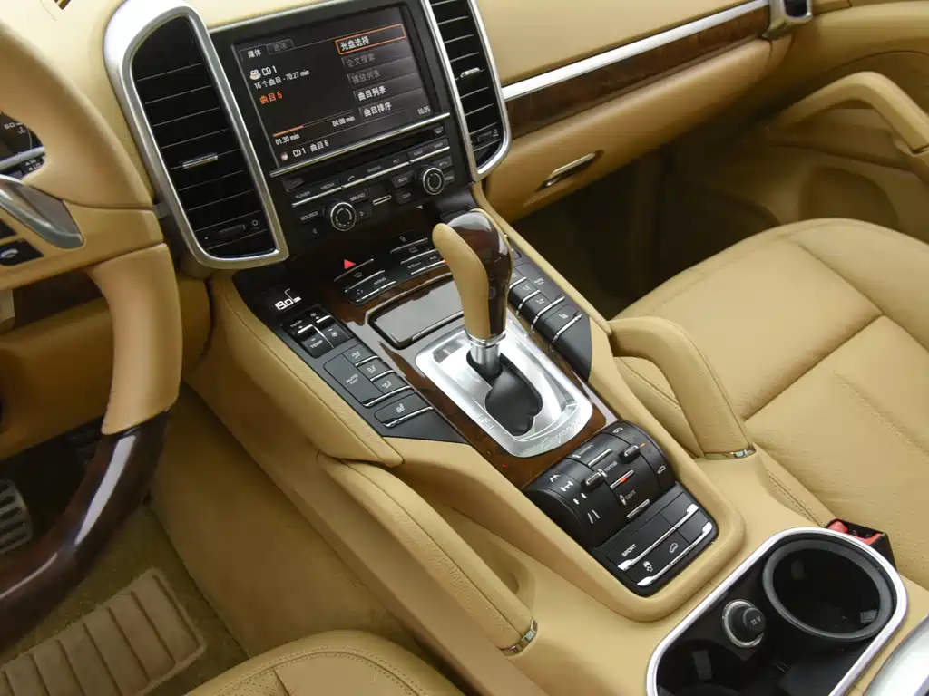 Porsche Cayenne — миниатюра 10