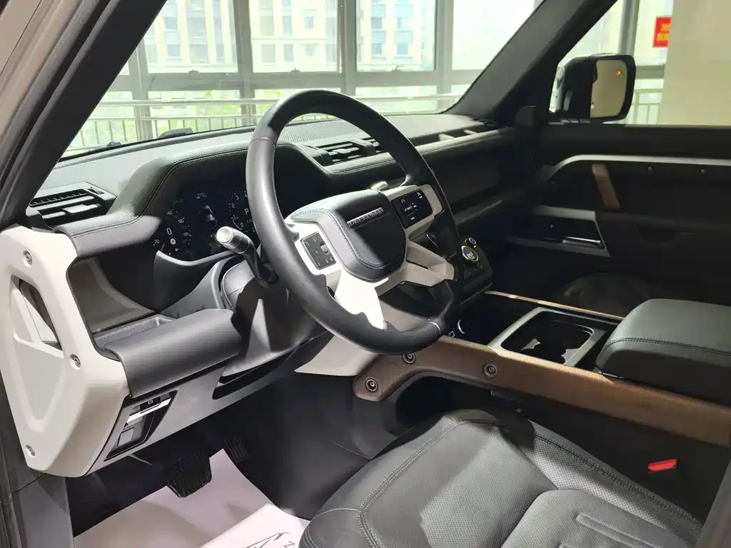 Land Rover Defender — миниатюра 4