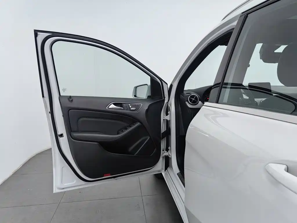 Mercedes-Benz B-Class — миниатюра 8
