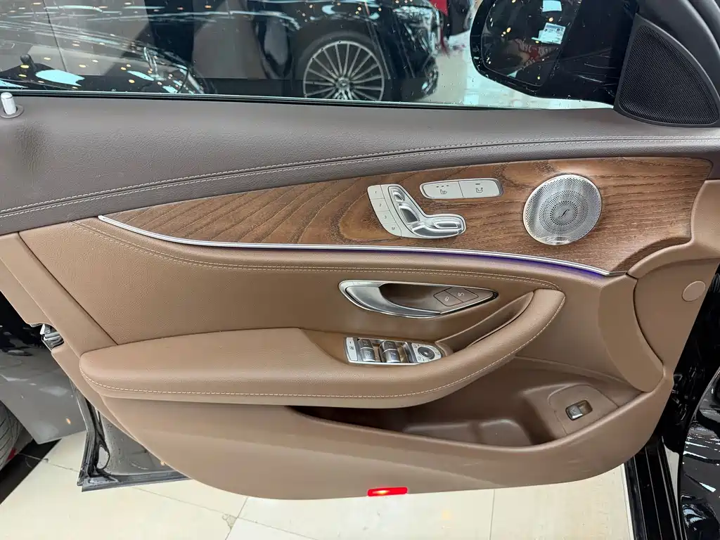 Mercedes-Benz E-Class — миниатюра 4