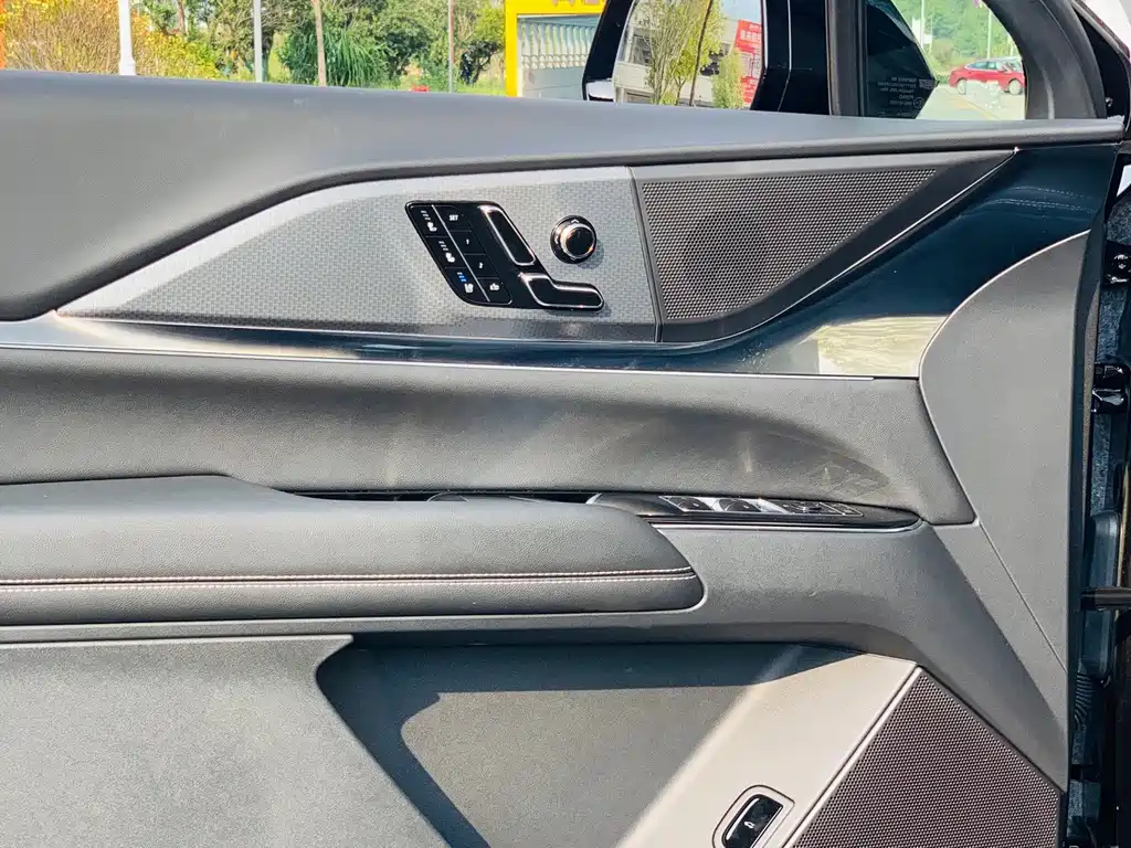 Cadillac XT5 — миниатюра 13