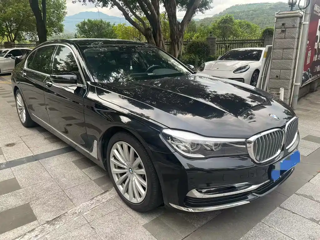 BMW 7 Series — миниатюра 3