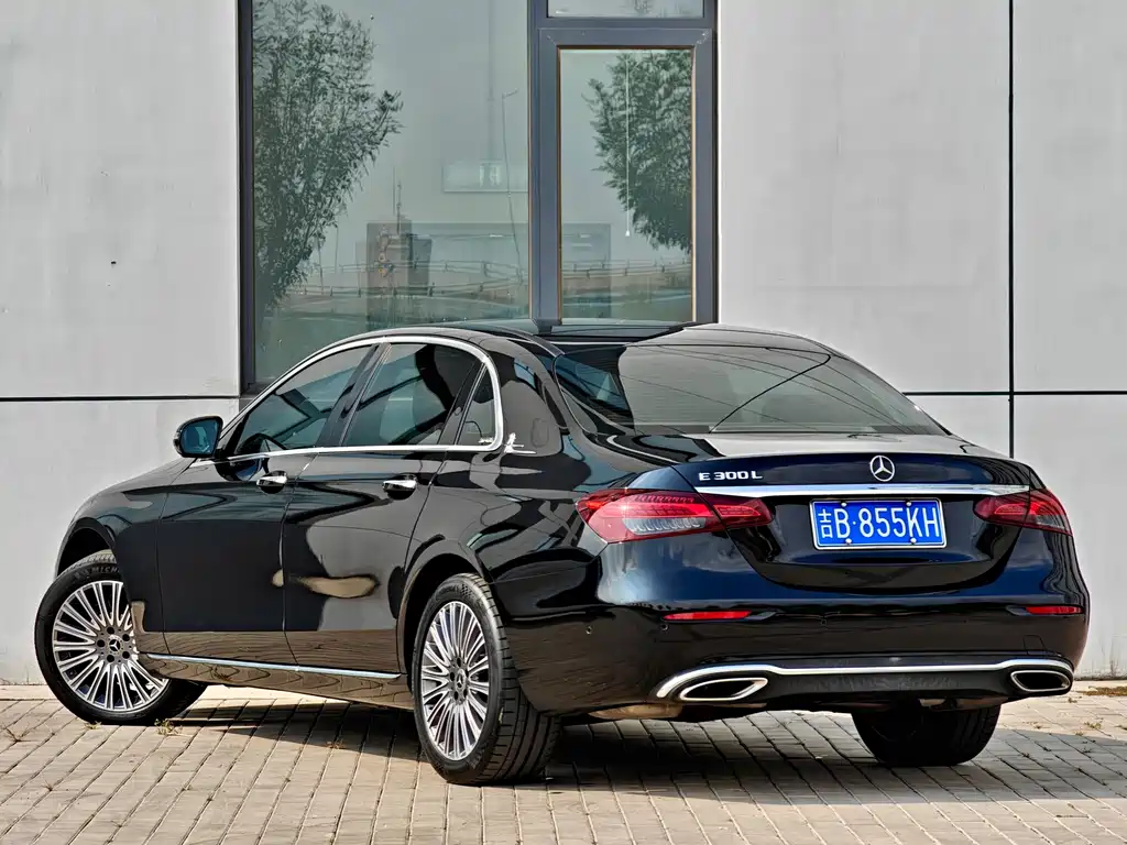 Mercedes-Benz E-Class — миниатюра 4