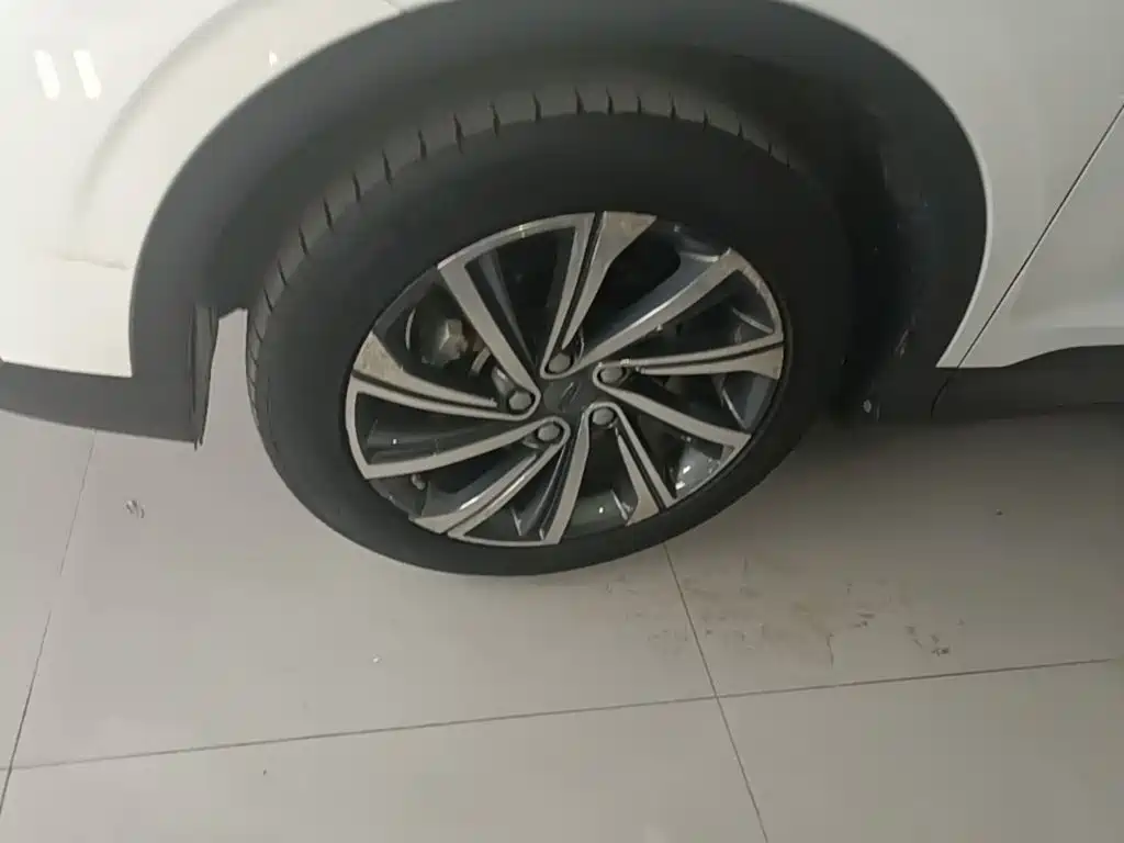 Geely Binyue — миниатюра 23