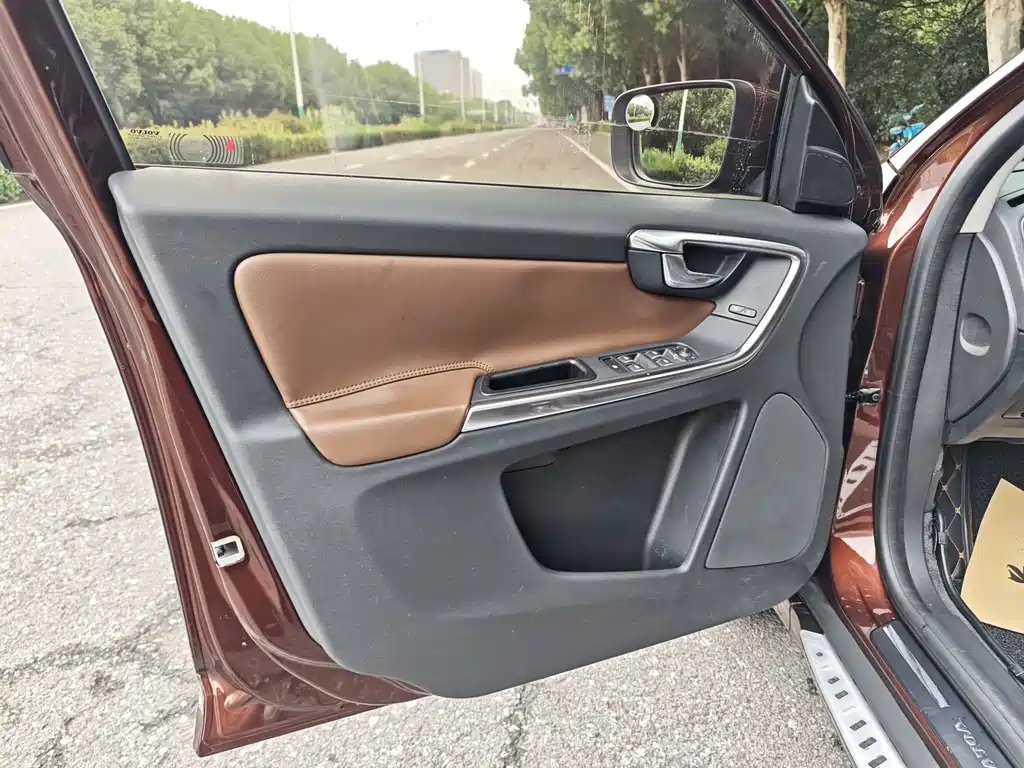 Volvo XC60 — миниатюра 10