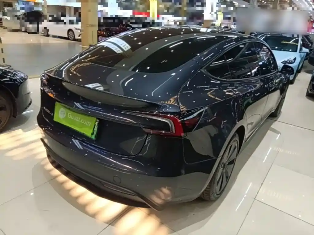 Tesla Model 3 — миниатюра 7