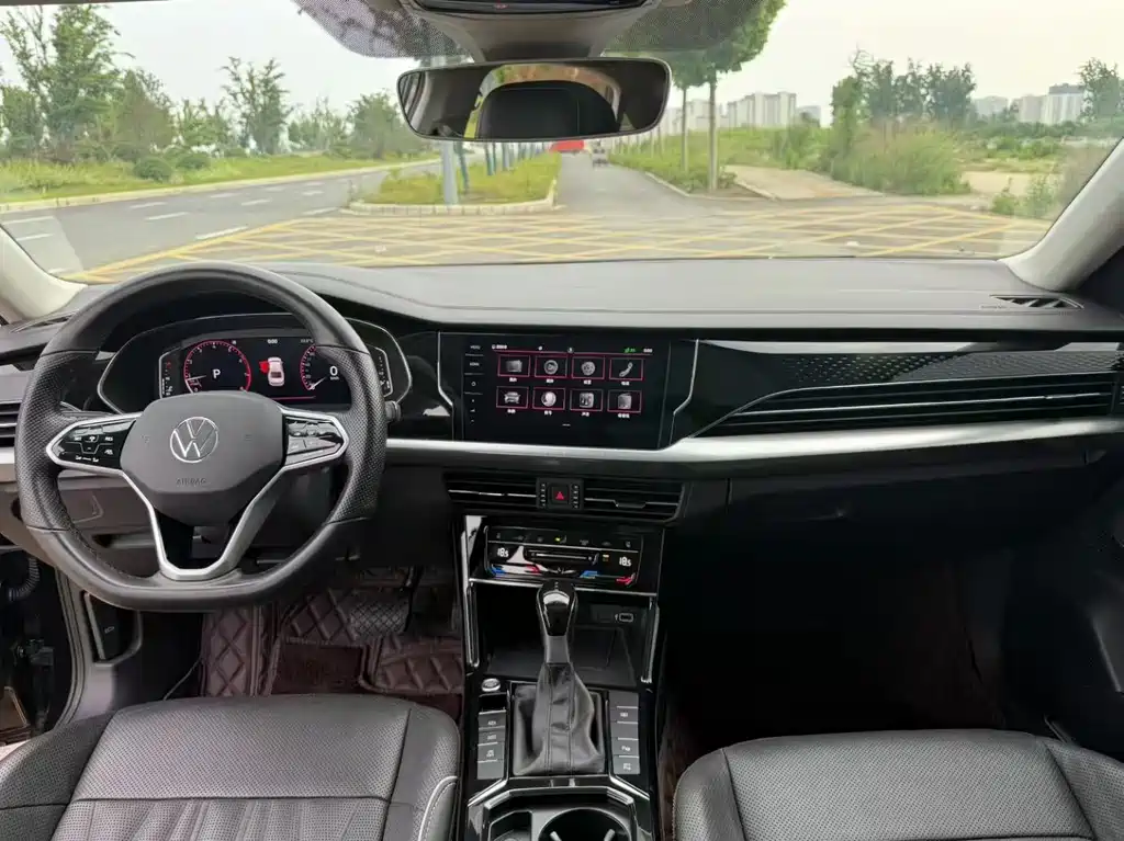 Volkswagen Passat 2022 330TSI Luxury