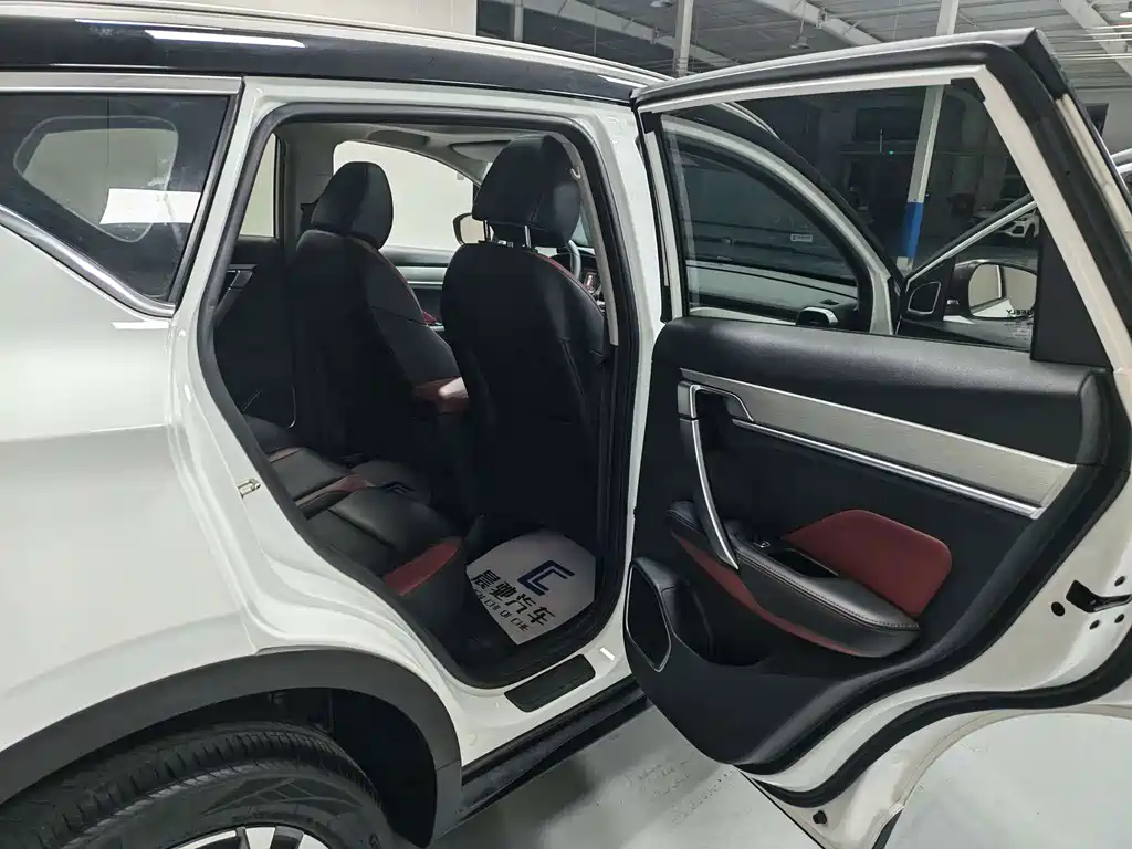Geely Binyue — миниатюра 13