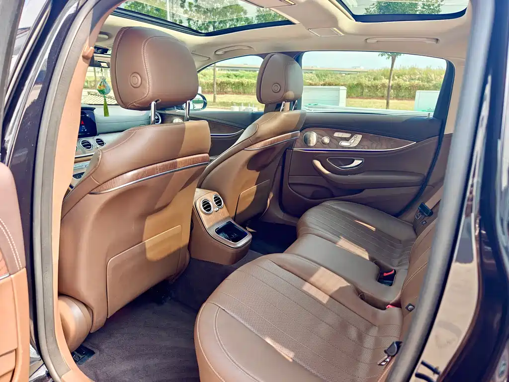 Mercedes-Benz E-Class — миниатюра 10