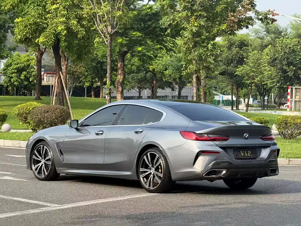 BMW 8 Series — миниатюра 4