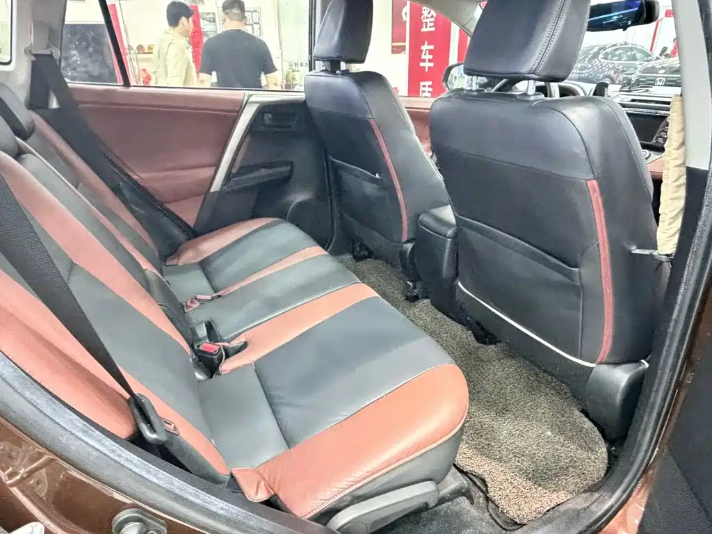 Toyota RAV4 — миниатюра 8