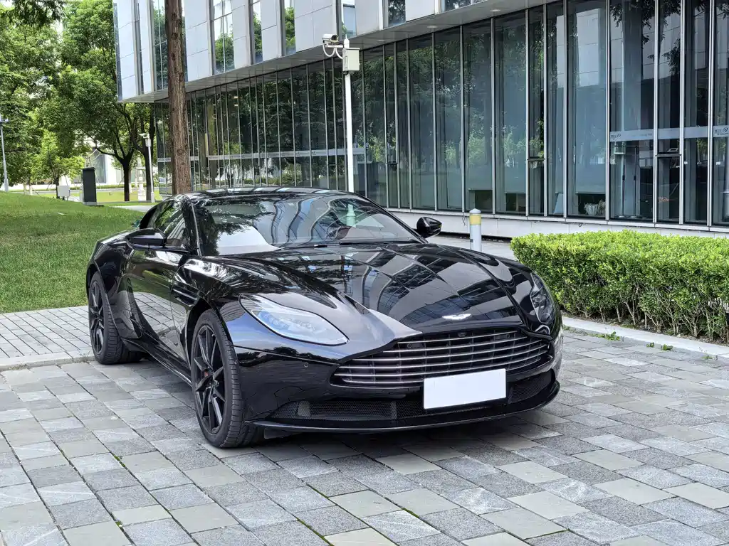 Aston Martin DB11 — миниатюра 3
