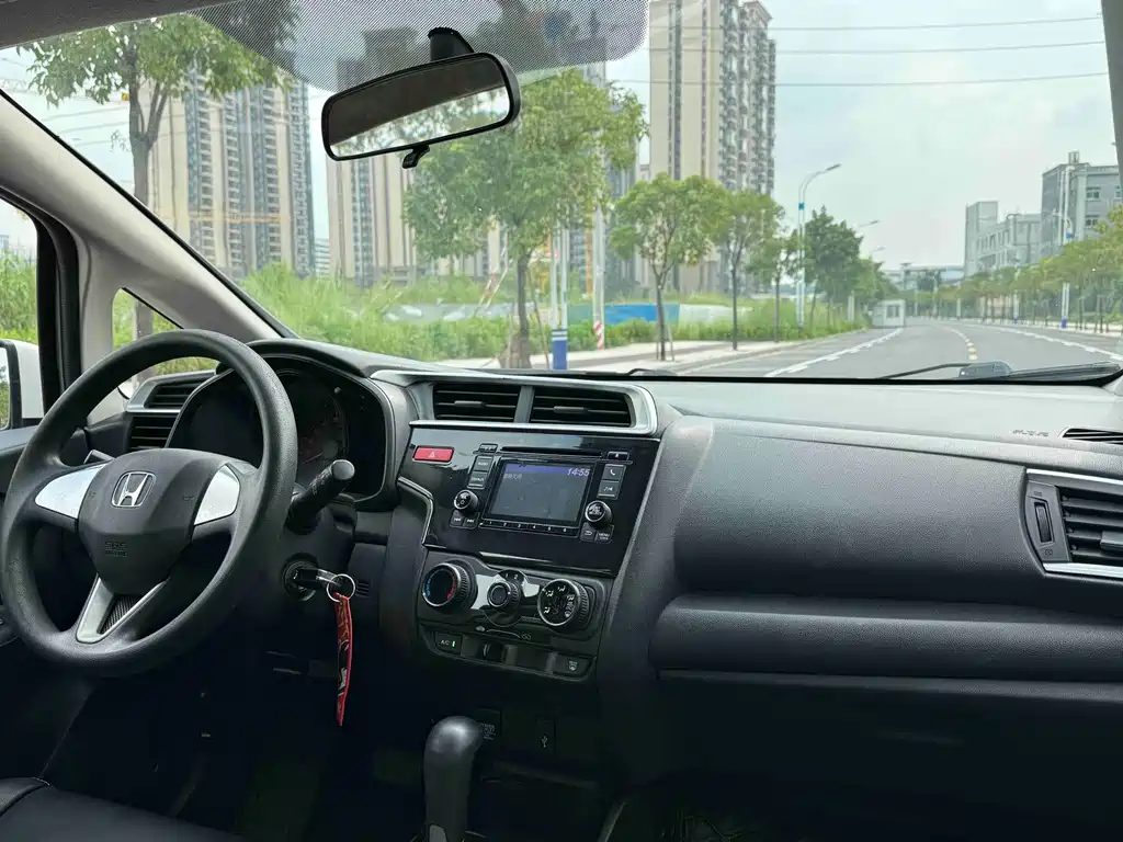 Honda Fit — миниатюра 8
