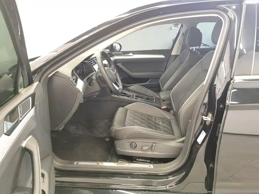 VOLKSWAGEN MAGOTAN GTE PLUG IN HYBRID