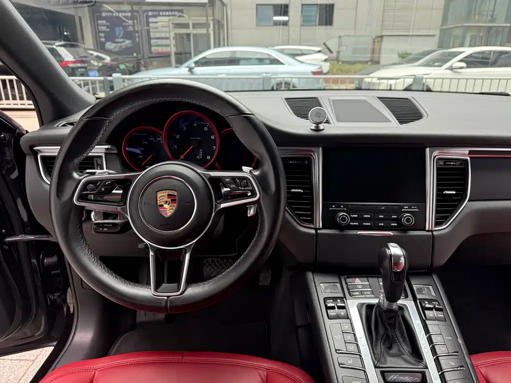 Porsche Macan — миниатюра 14
