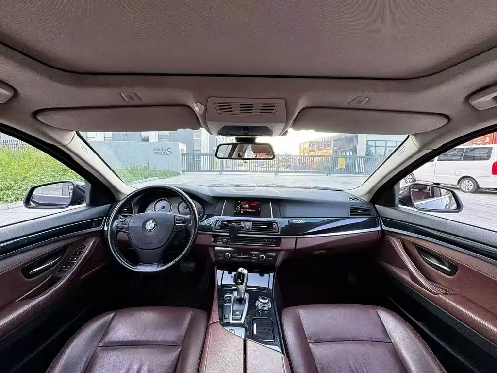 BMW 5 Series — миниатюра 5