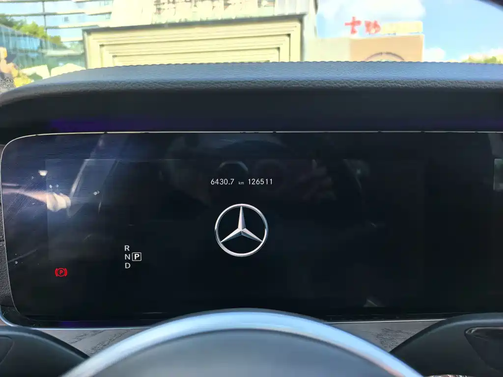 Mercedes-Benz E-Class — миниатюра 16