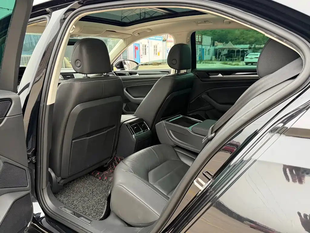 Volkswagen Phideon — миниатюра 6