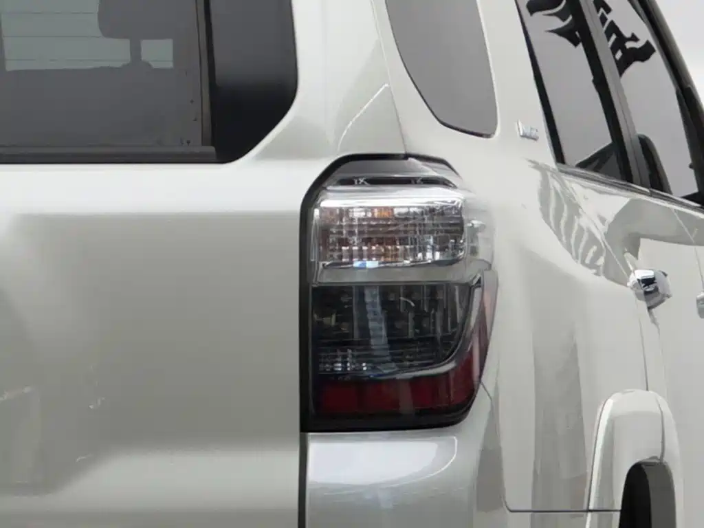 Toyota 4Runner — миниатюра 6