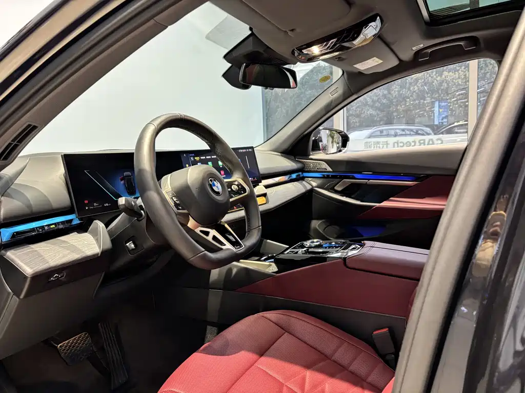 BMW 5 Series — миниатюра 13