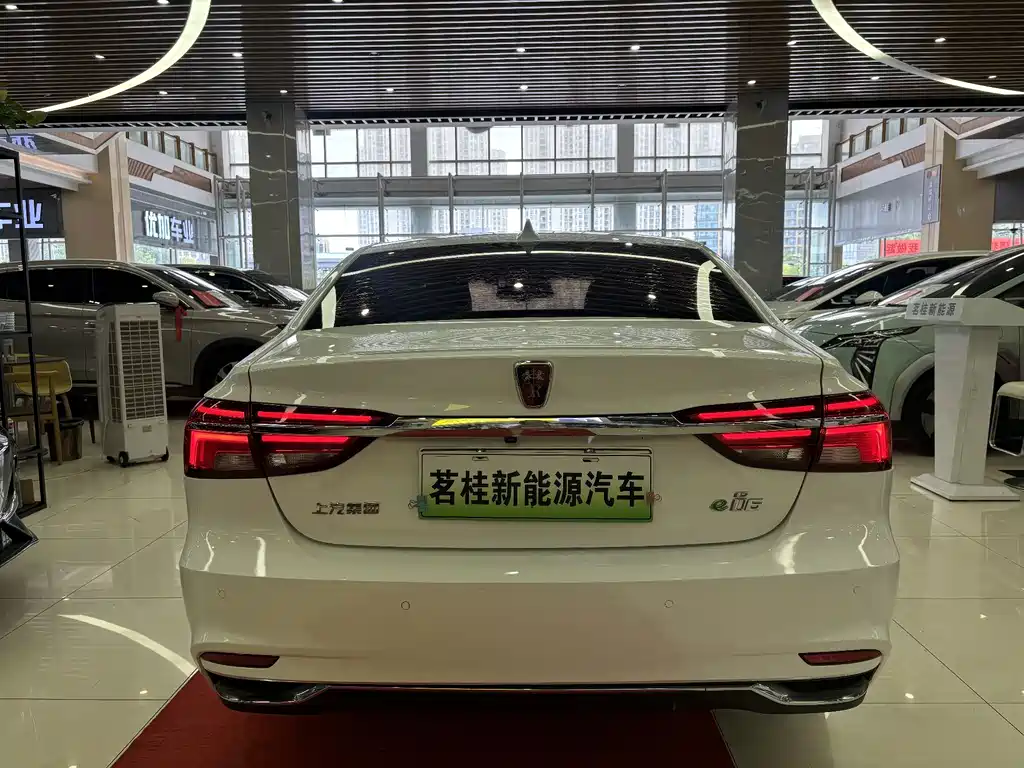 Roewe i6 New Energy — миниатюра 4