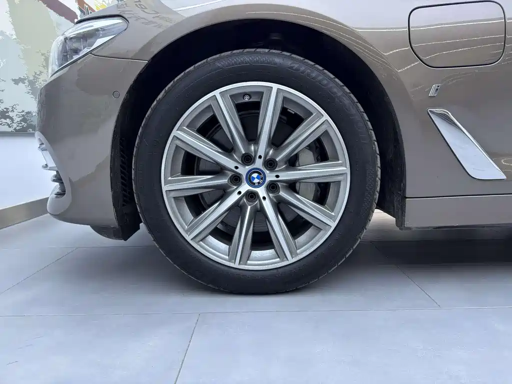 BMW 5 SERIES NEW ENERGY