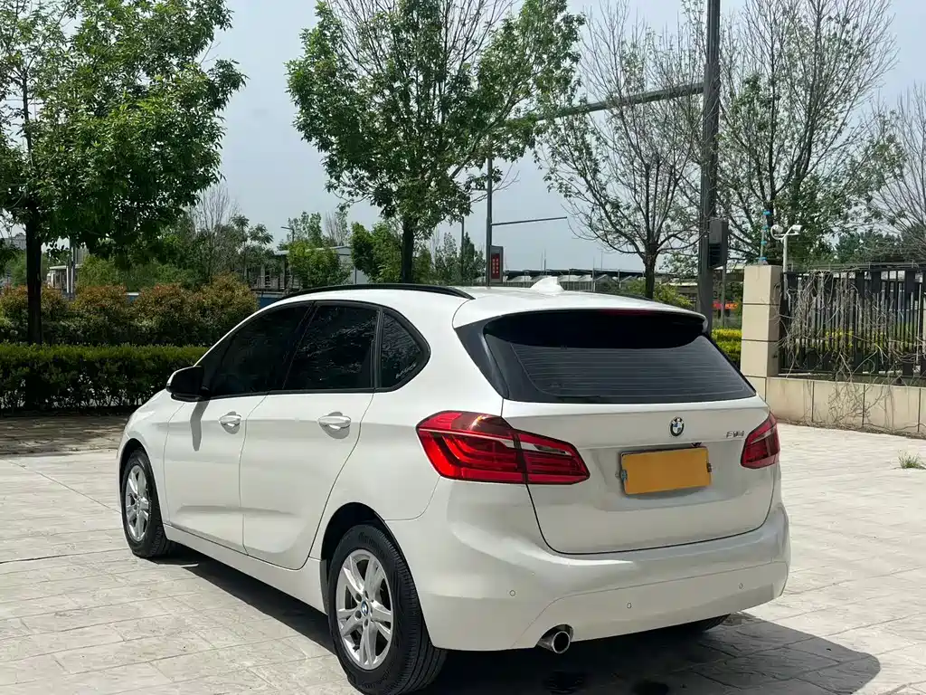 BMW 2 Series Active Tourer — миниатюра 9