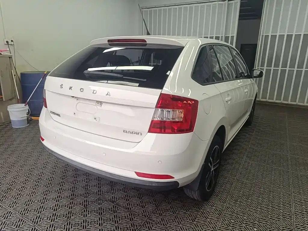 Skoda Rapid Spaceback — миниатюра 7