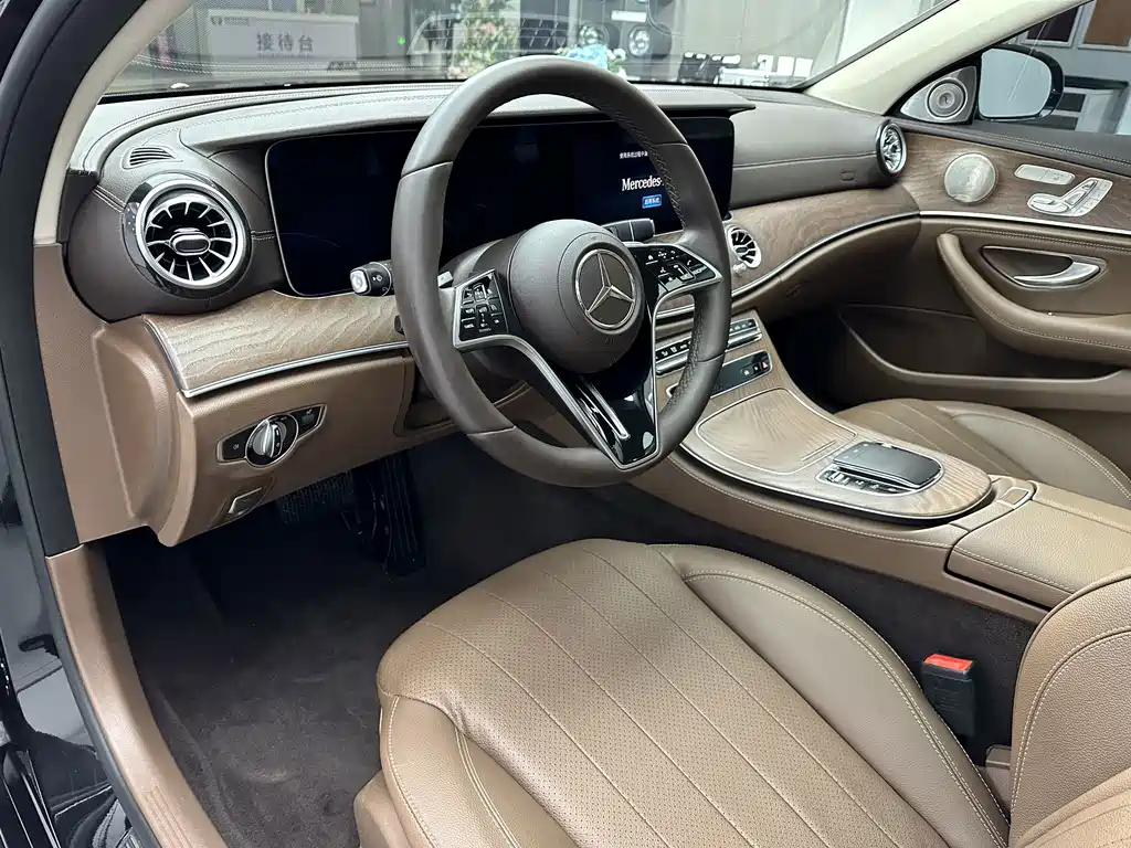 Mercedes-Benz E-Class — миниатюра 12