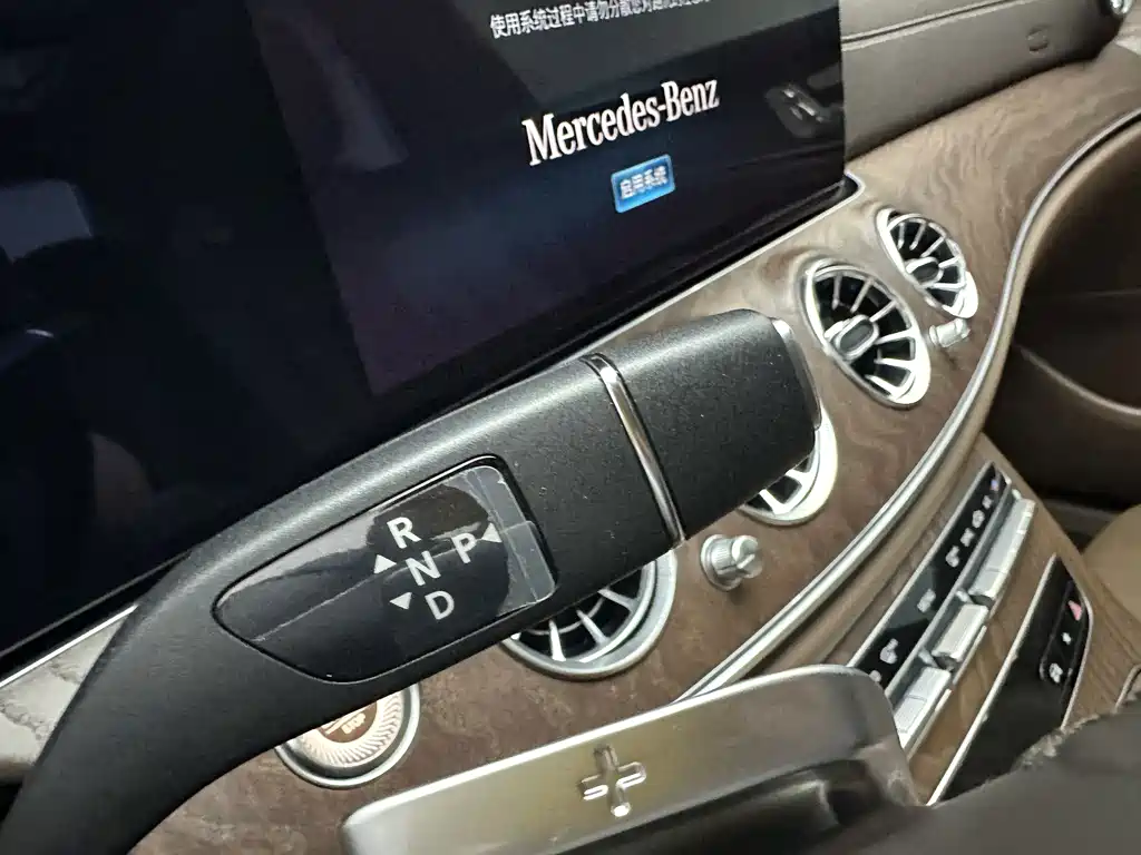 Mercedes-Benz E-Class — миниатюра 18