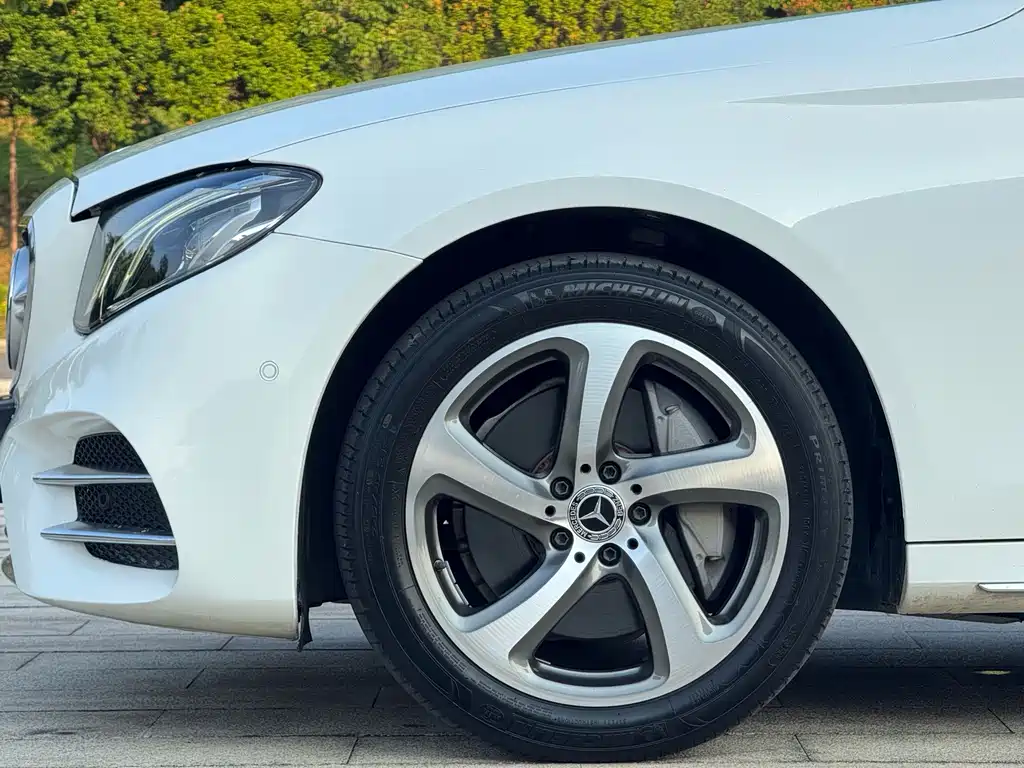 Mercedes-Benz E-Class — миниатюра 5