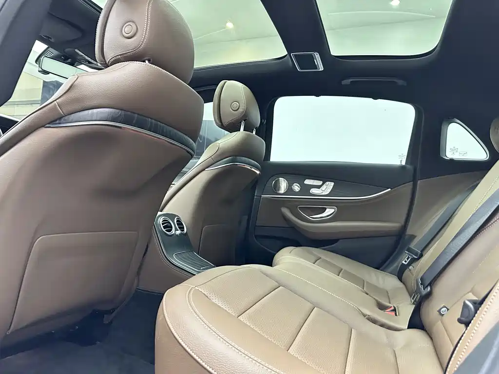 Mercedes-Benz E-Class — миниатюра 13