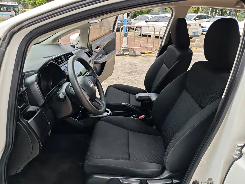 Honda Fit — миниатюра 7