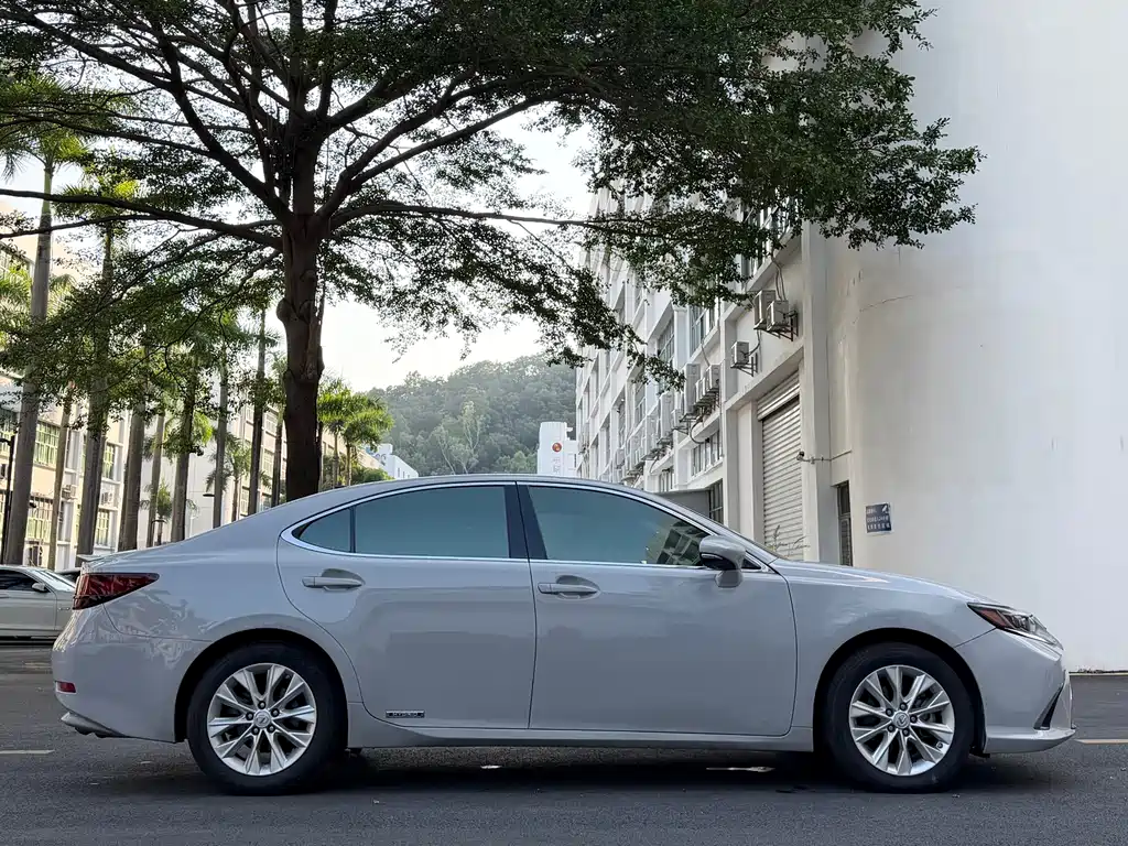 Lexus ES — миниатюра 3