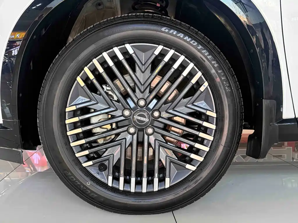 NISSAN EXPLORING THE LAND