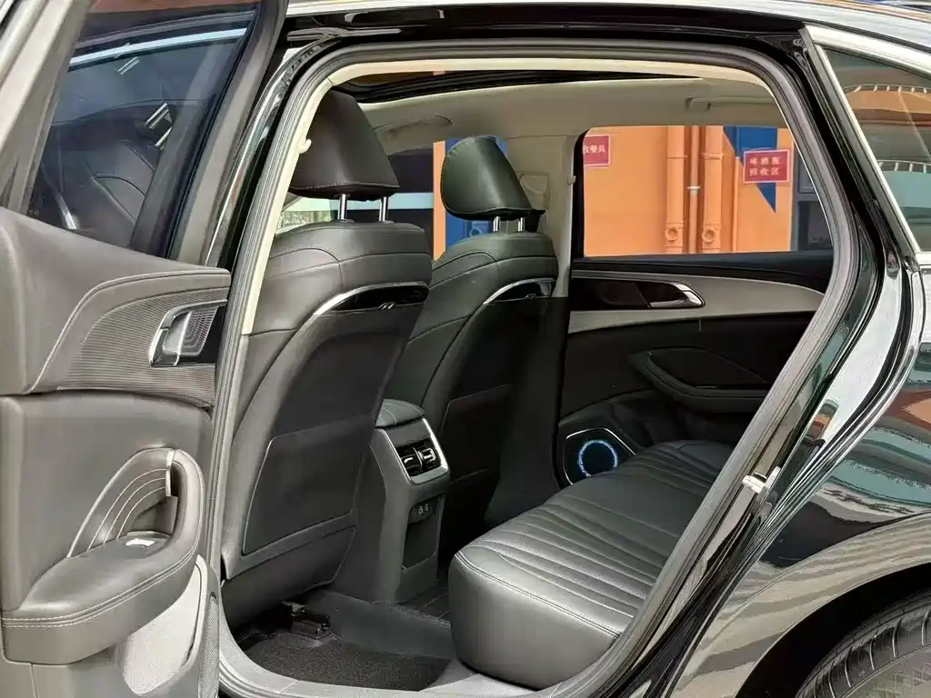 Hongqi Hongqi H5 — миниатюра 6