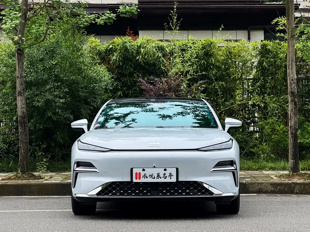 Geely Galaxy Galaxy 8 8 2025 130km EM-i Premium