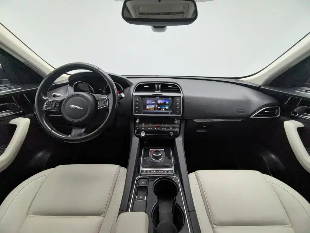 Jaguar F-PACE — миниатюра 5