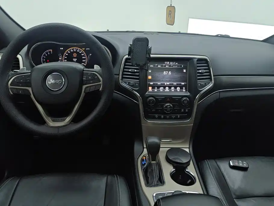 Jeep Grand Cherokee (Import) — миниатюра 12