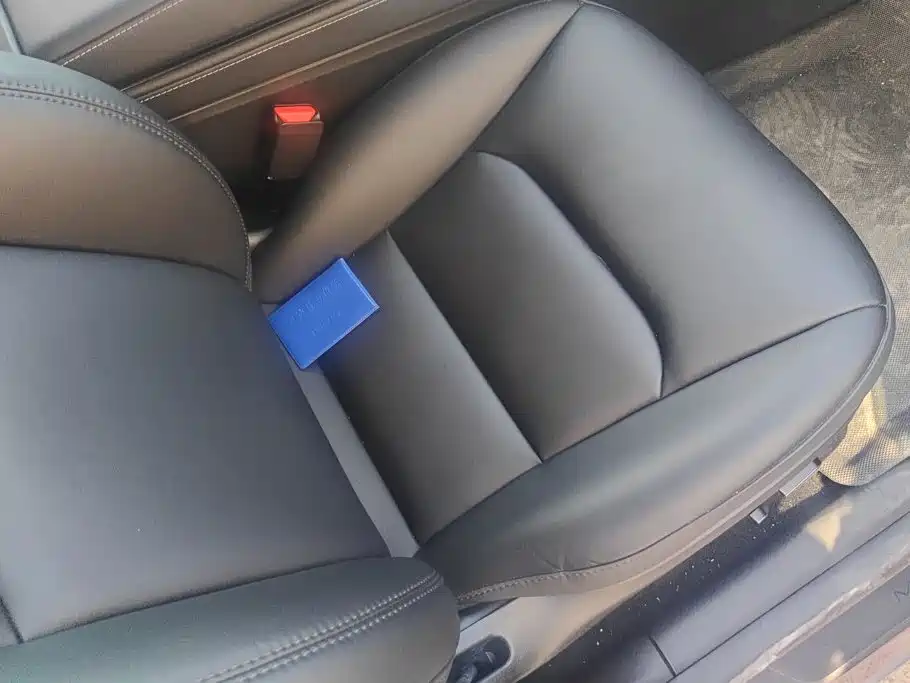 Tesla Model Y — миниатюра 8