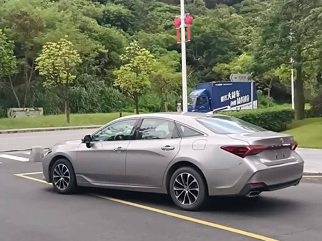 Toyota Avalon — миниатюра 10