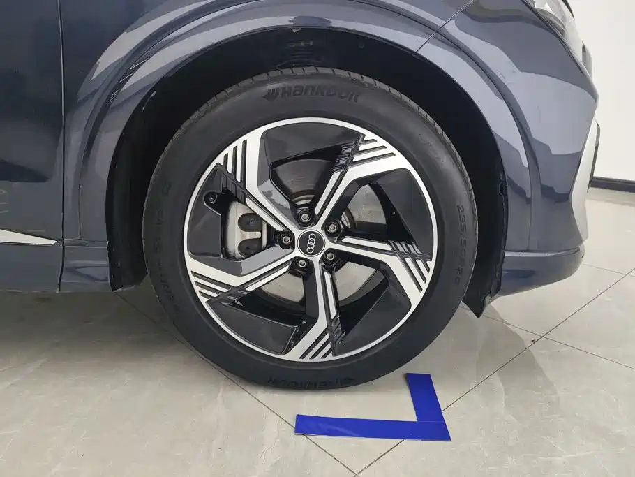Audi Q4 e-tron — миниатюра 6